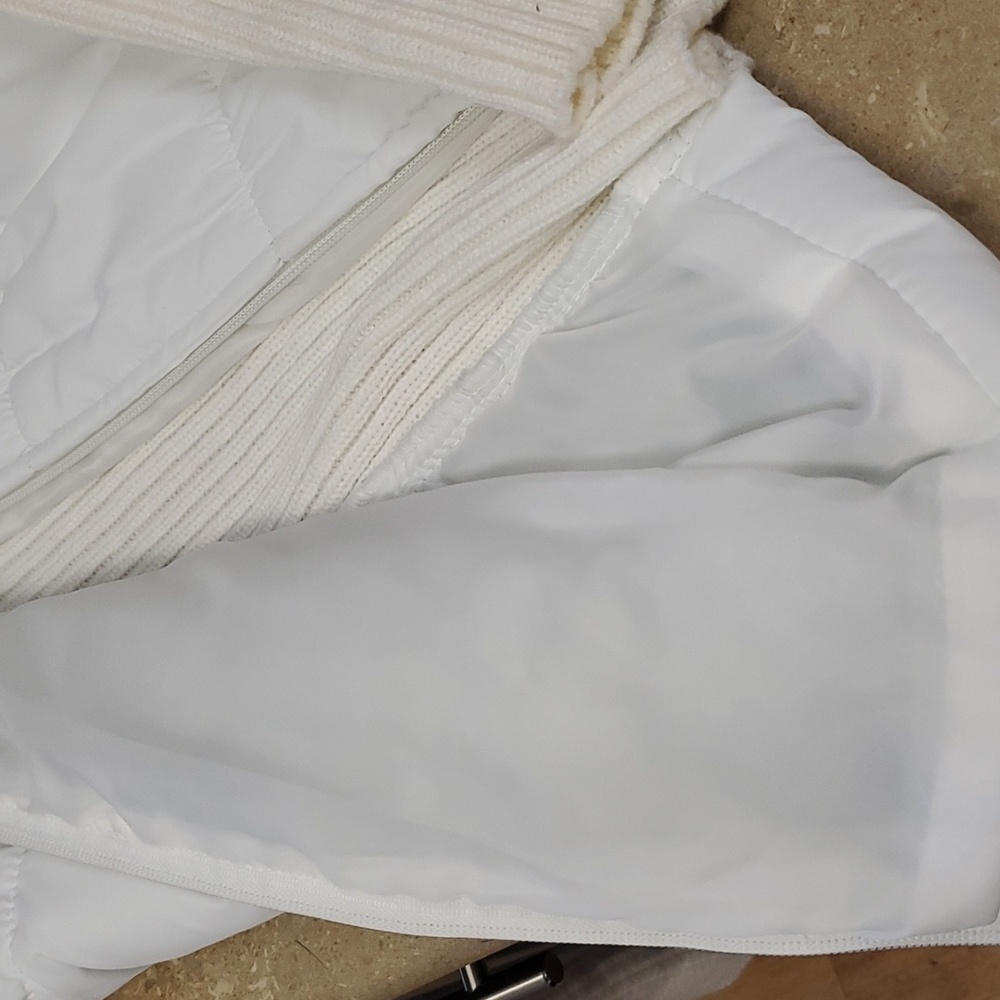 LIKE NEW! Sweater/puffer split zip front jacket. - Picture 5 of 8